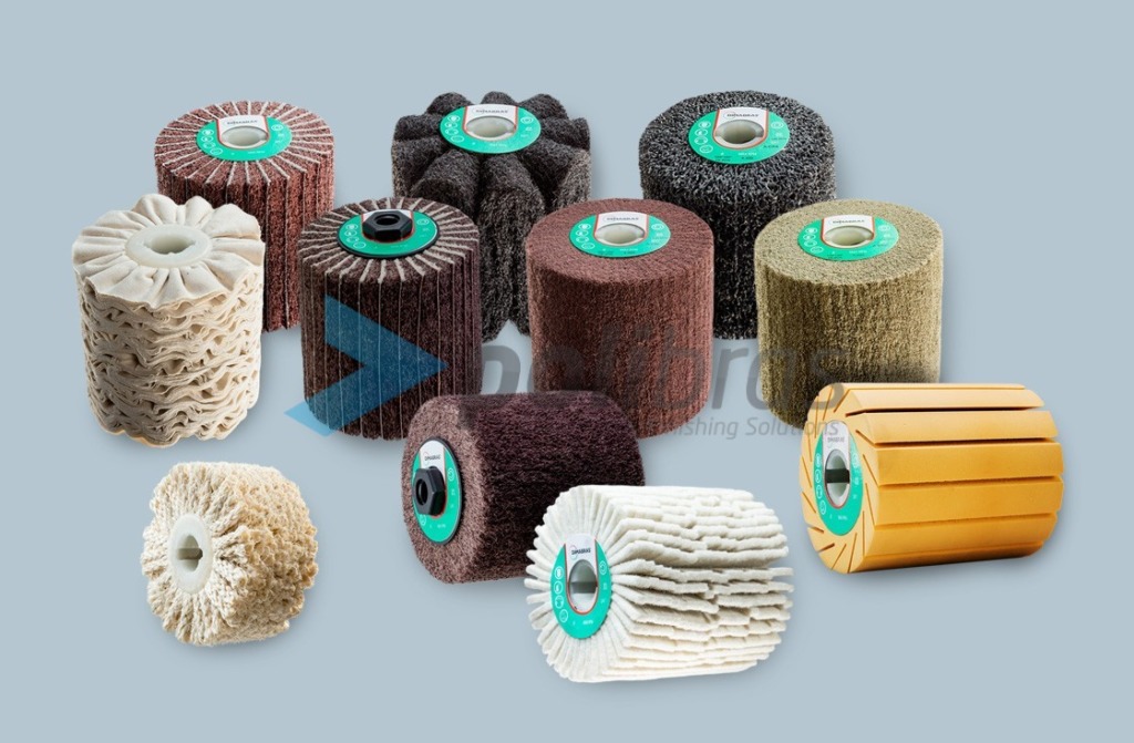 Escovas para Máquinas Satinadoras com diversas combinações: lamelas de malha abrasiva, lixa, ondulados, ventilados de tela, escovas de corda de sisal.