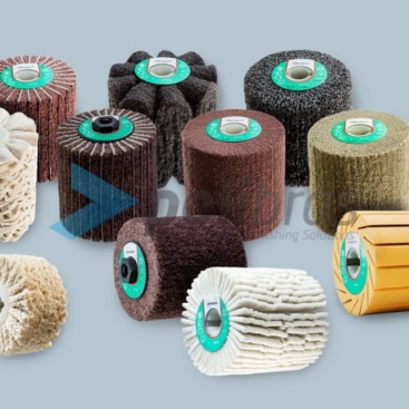 Escovas para Máquinas Satinadoras com diversas combinações: lamelas de malha abrasiva, lixa, ondulados, ventilados de tela, escovas de corda de sisal. 