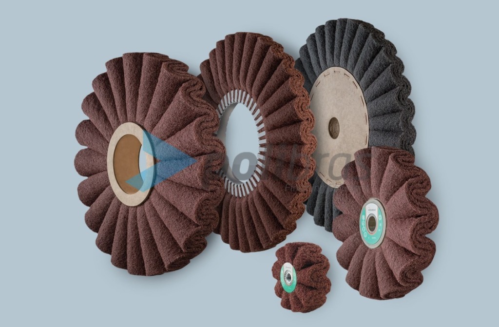 Discos Ondulados em Malha Abrasiva, da Polibras. Permite furos com diversos tamanhos e formas. Possibilidade de impregnação.