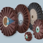 Discos Ondulados em Malha Abrasiva, da Polibras. Permite furos com diversos tamanhos e formas. Possibilidade de impregnação.