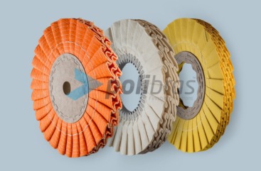 Discos Pregueados em L, da categoria Polimentos, da Polibras. Em tela ou sisal/tela, com centro em cartão ou com grapa metálica.