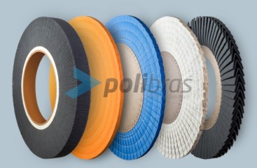 Discos Maxi da categoria de Polimento e Abrasivos da Polibras. Possibilidade de diferentes materiais. Permite furos com diversos tamanhos e formas.